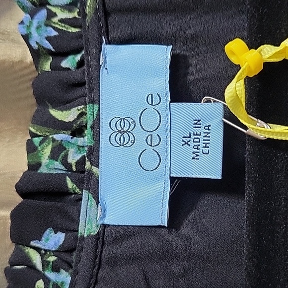 EUC- CeCe V-Neck Raglan Sleeve Tiered Floral Dress - Picture 5 of 9